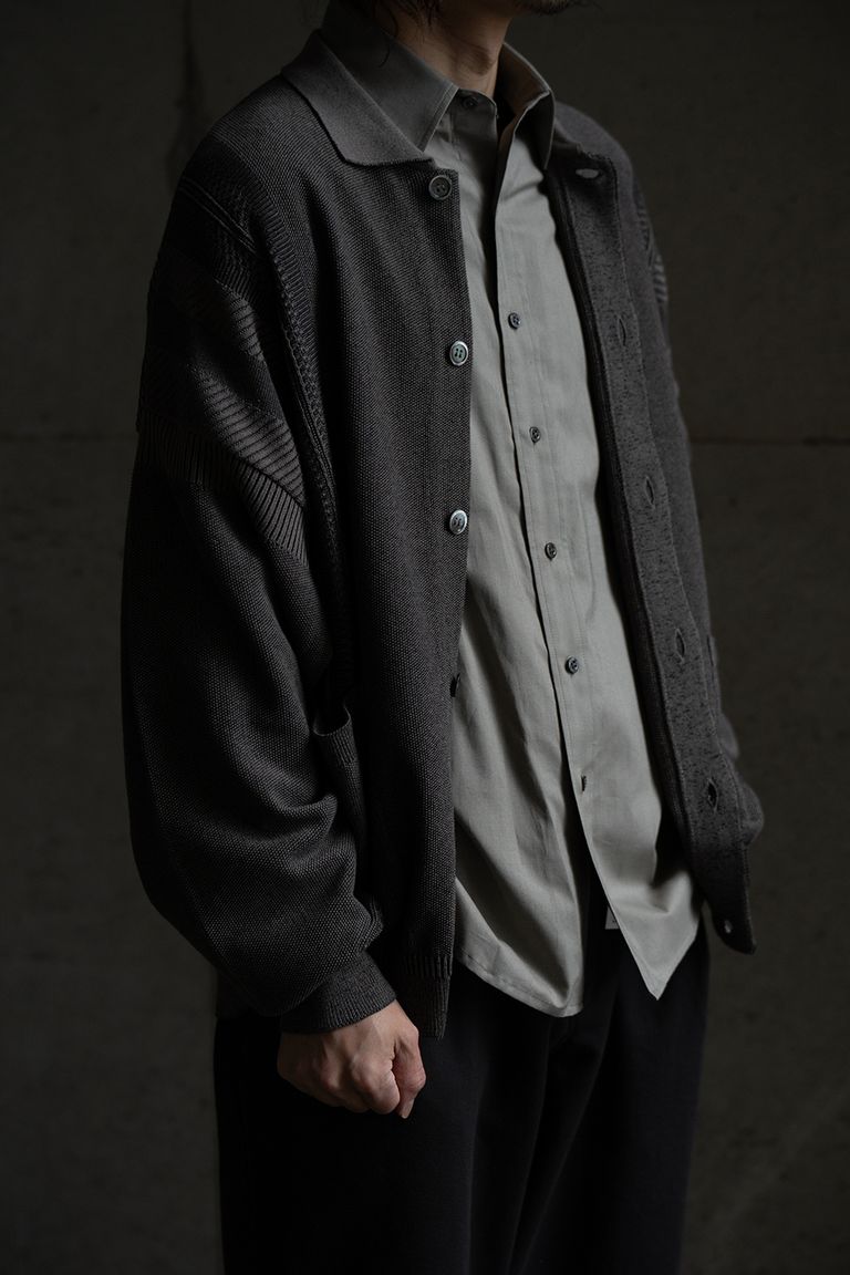 176cm、60kgの細身体型でサイズ2を着用しております。