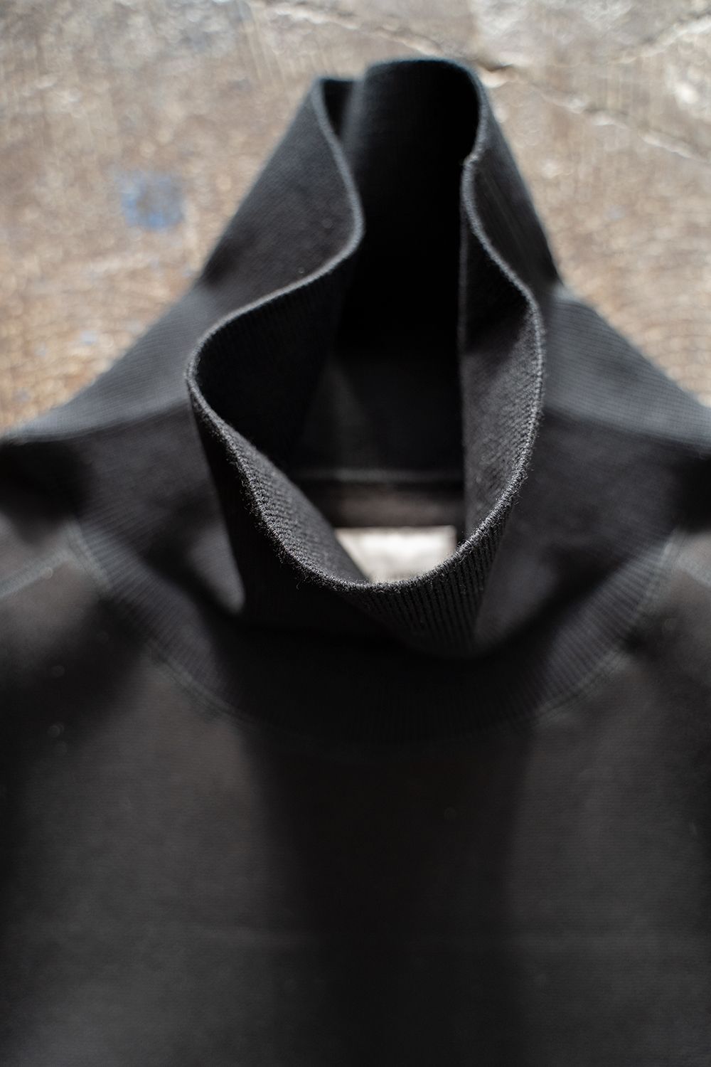 STILL BY HAND - 【ラスト1点】【23AW】ハイネックプルオーバースウェット(BLACK) | Salty