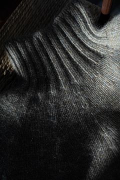 【ラスト1点】yak/lambs multi ply HAND KNITTING yoke top turtle neck sweater(FADE BLUE)