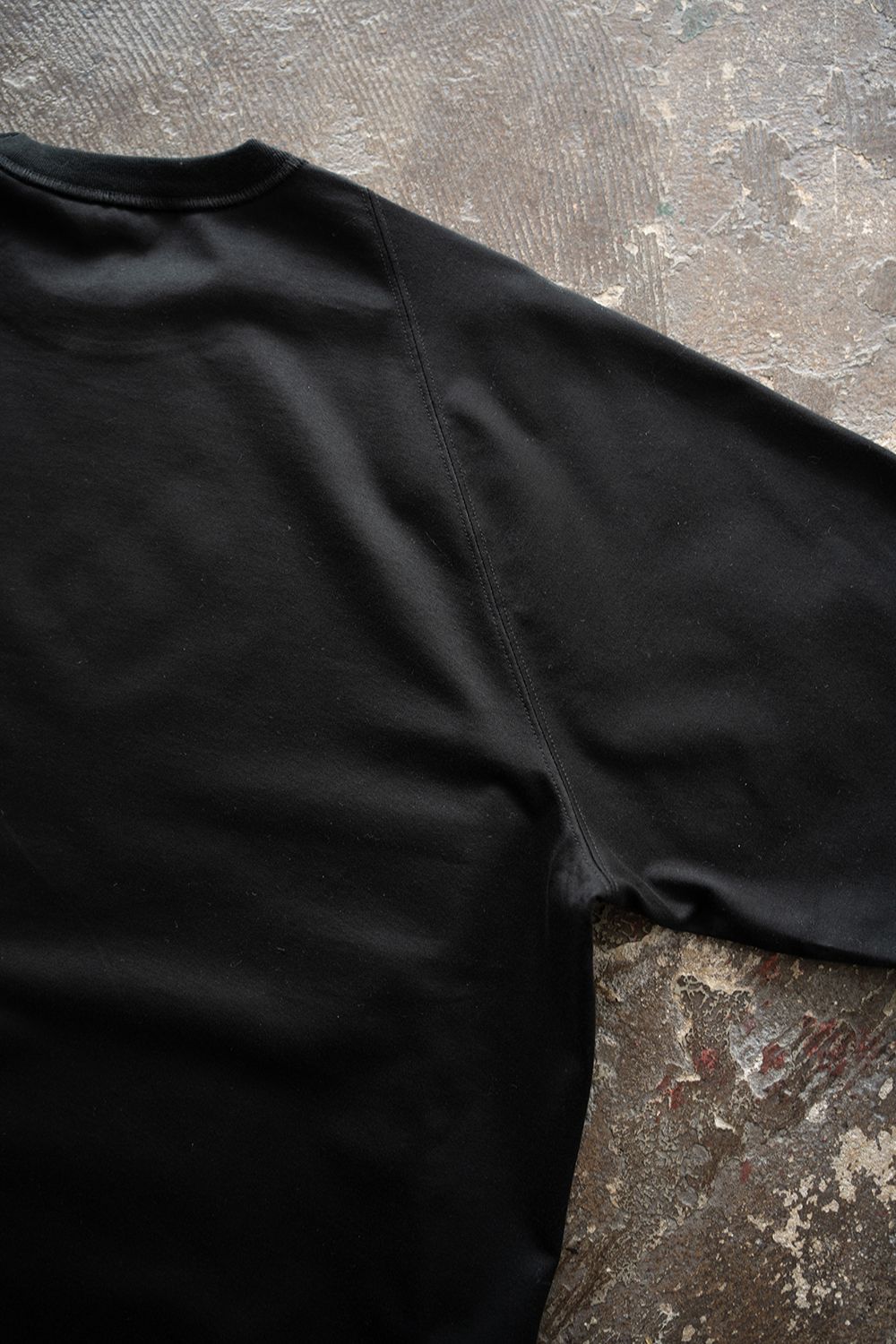 【26SS】オーバーサイズ変形スリーブTシャツ(BLACK)