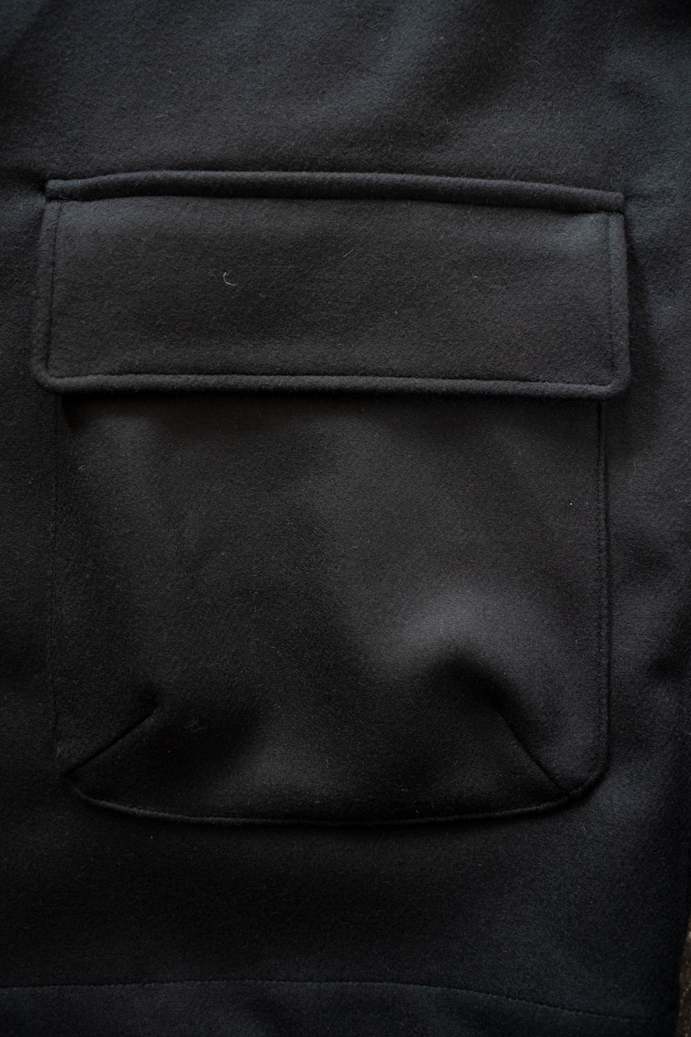 【25AW】Super110'Sメルトンステンカラーハーフコート(BLACK)