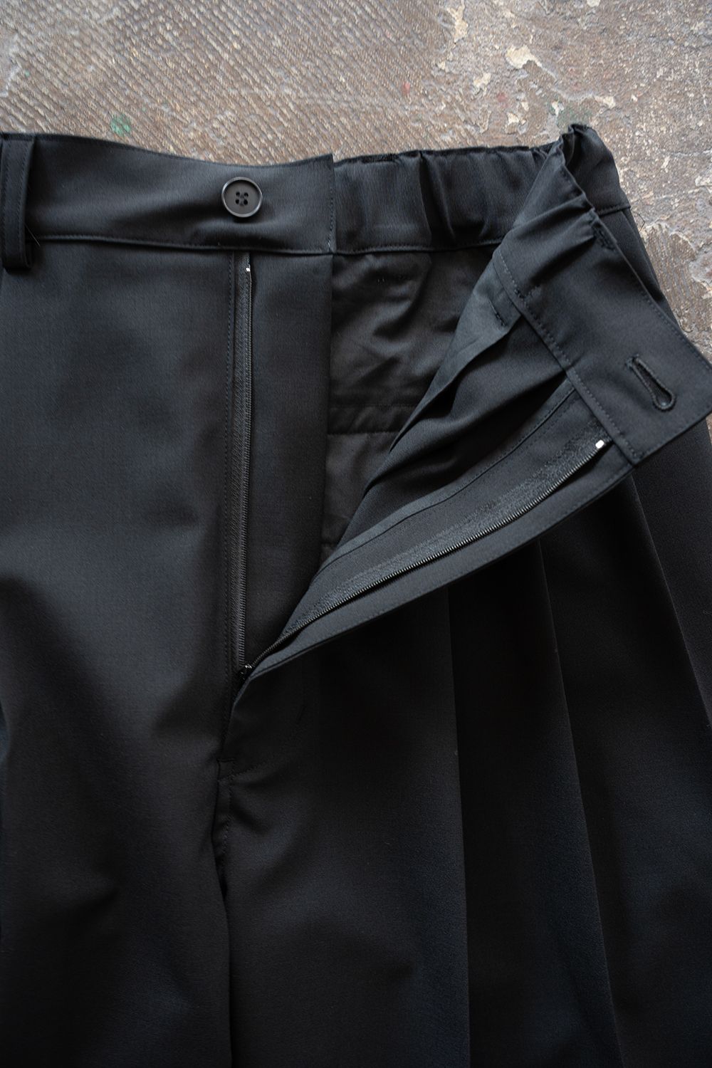 【ラスト1点】【26SS】Summer Wool 3 Pleat Pants(BLACK)