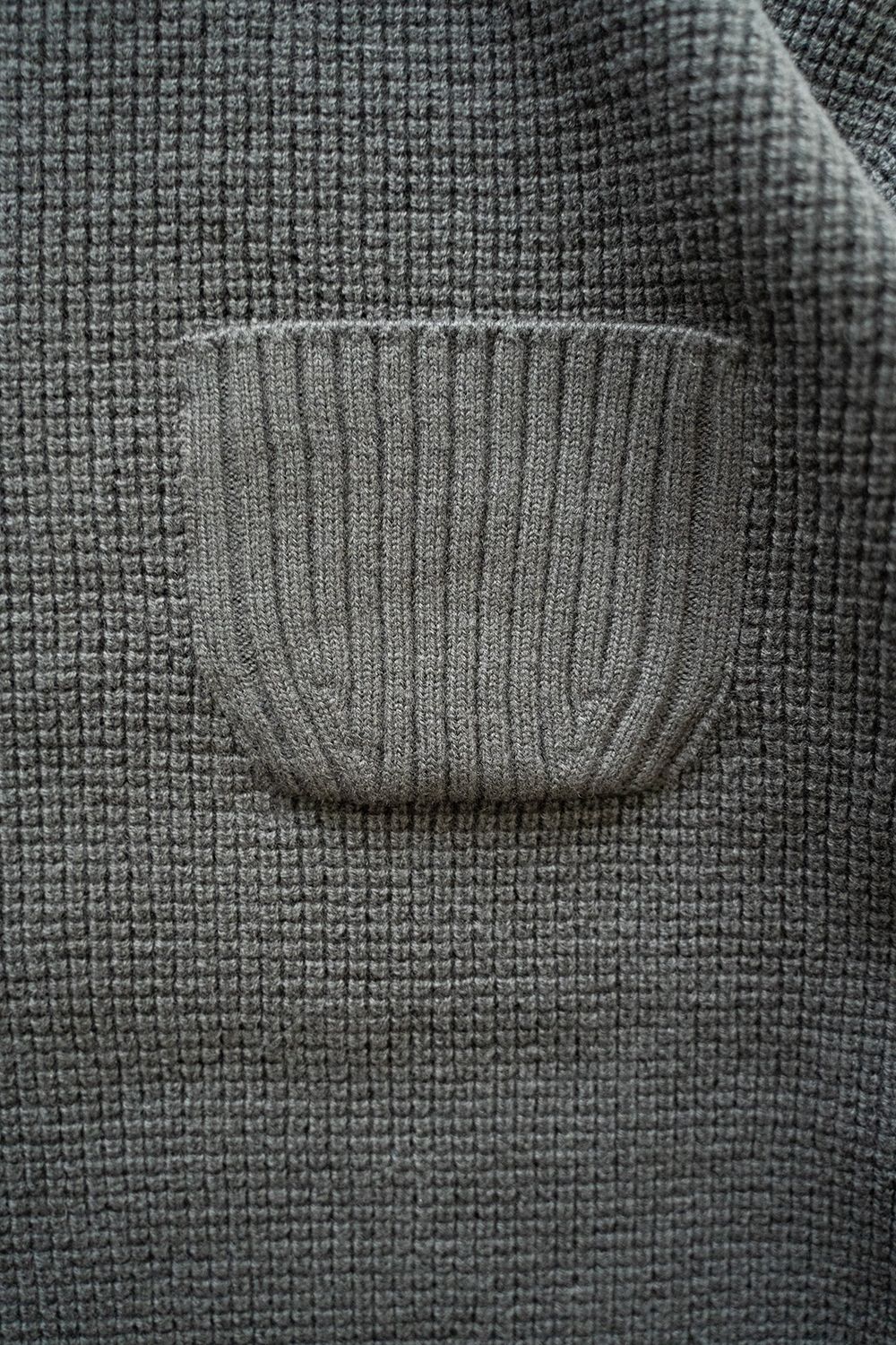 【ラスト1点】【22AW】胸ポケハイネックニット(CHARCOAL)