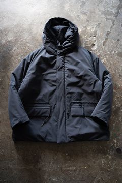 【ラスト1点】【24AW】シンサレートフーデッドブルゾン(NAVY)