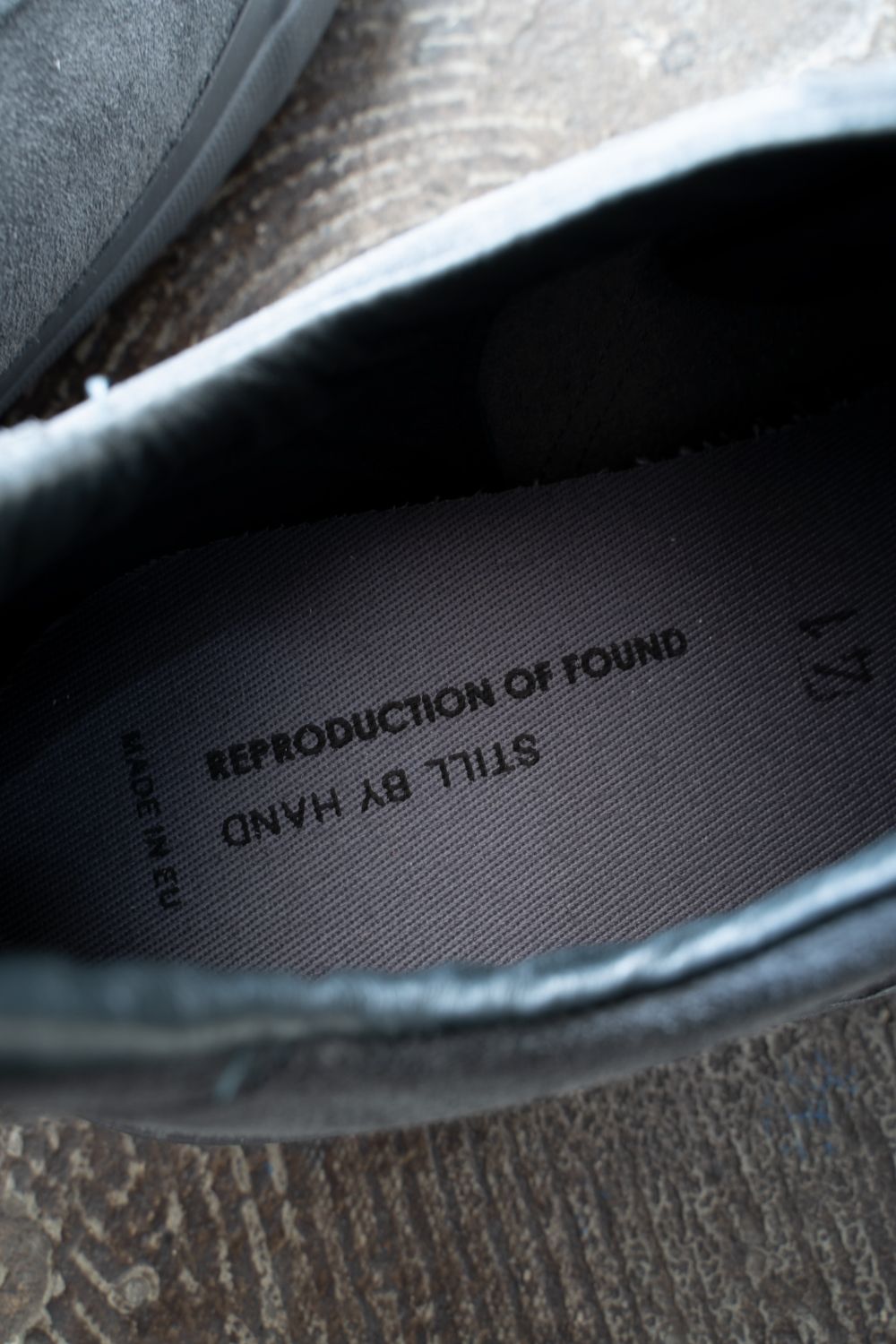 【25AW】REPRODUCTION OF FOUND×STILL BY HANDスウェードスニーカー(CHARCOAL)