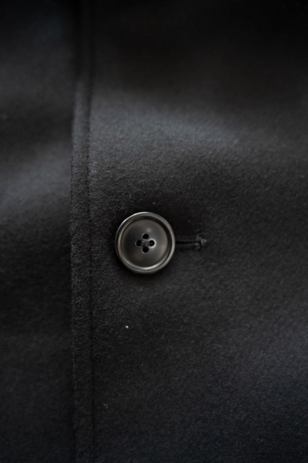 【25AW】Super110'Sメルトンステンカラーハーフコート(BLACK)