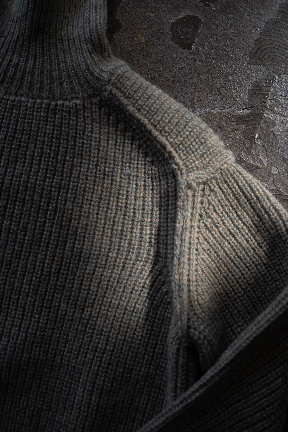 brushed yak/Shetland wool turtle neck sweater(CANDY BLUE)