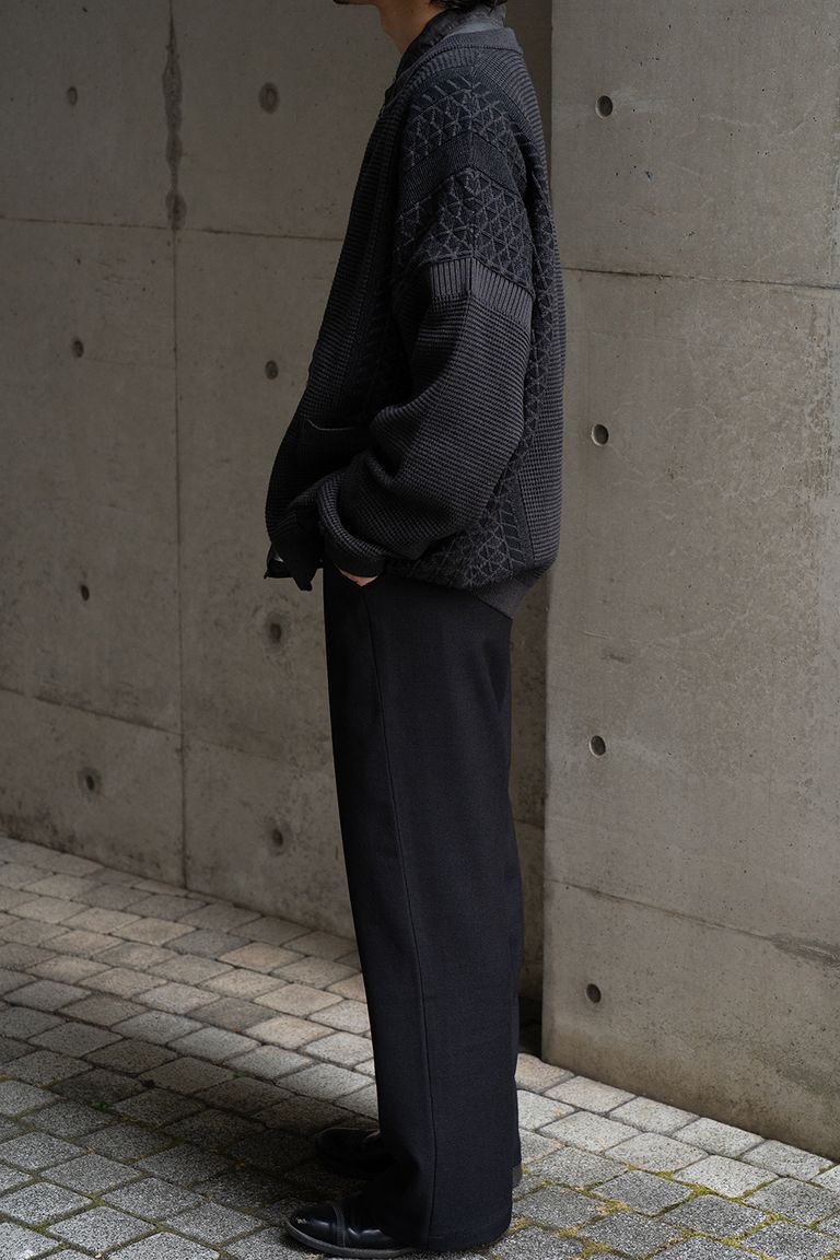 176cm、60kgの細身体型でサイズ2を着用しております。