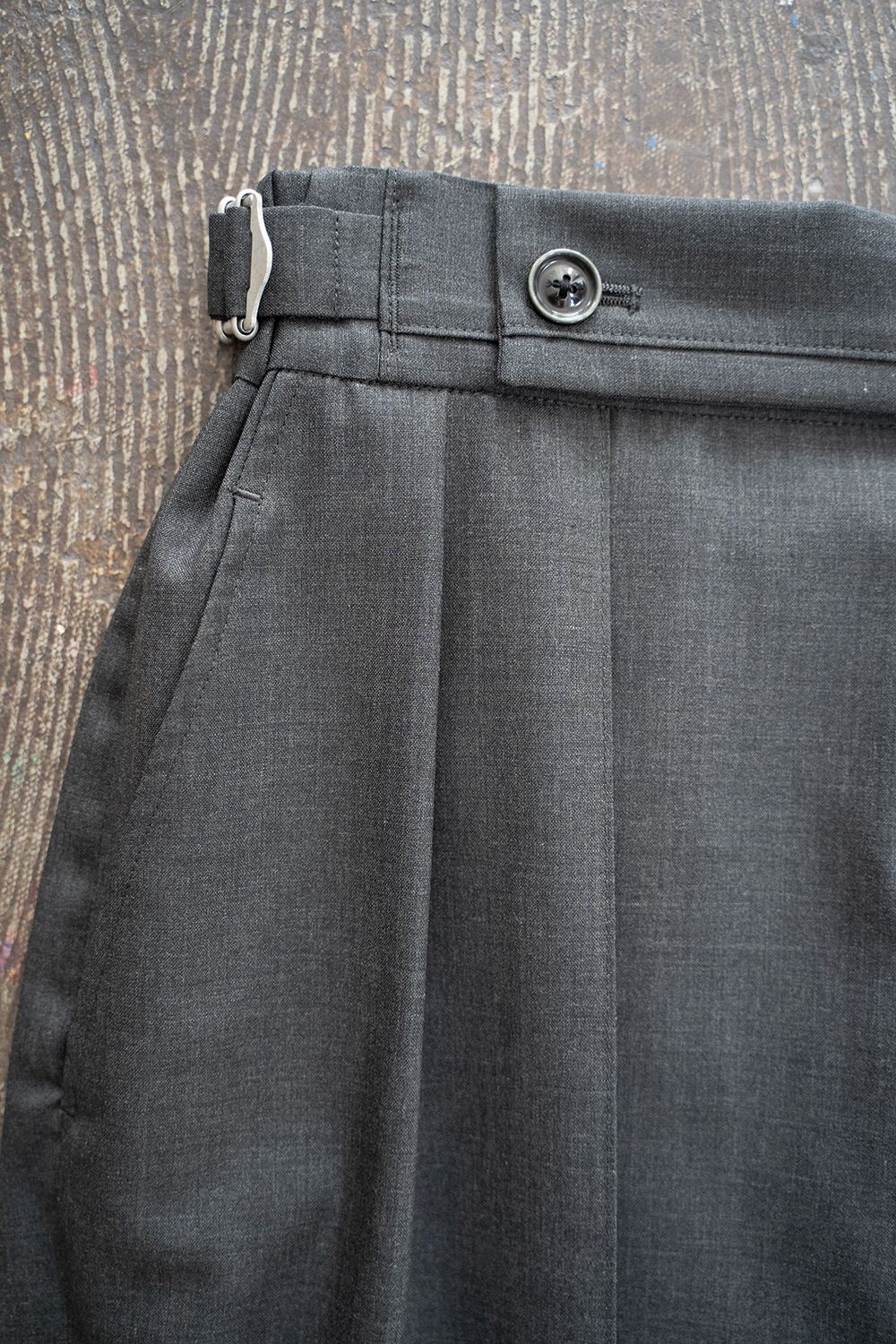 【ラスト1点】【23SS】2-Tack Wool Tropical Trousers/2タックウールトロピカルトラウザーズ(CHARCOAL)