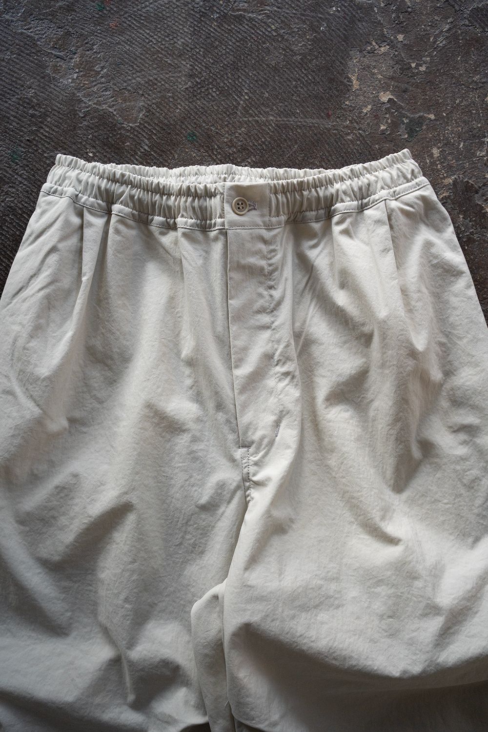 【25AW】タスランナイロンニータックイージーパンツ(IVORY)