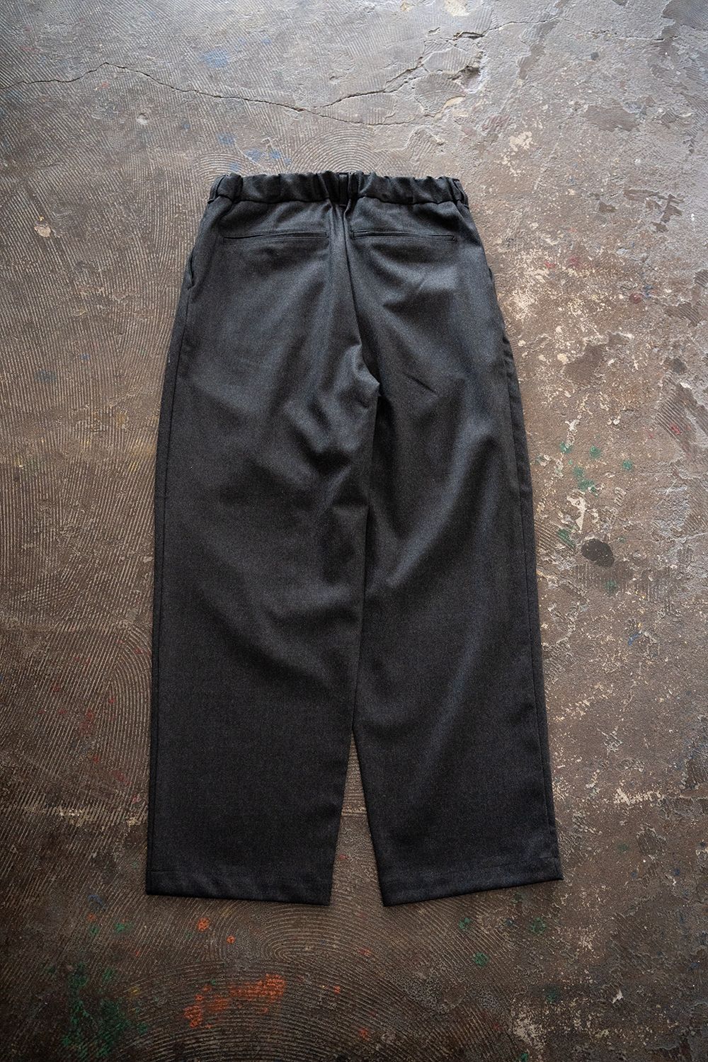 【25AW】ウールサキソニーイージースラックス(CHARCOAL)