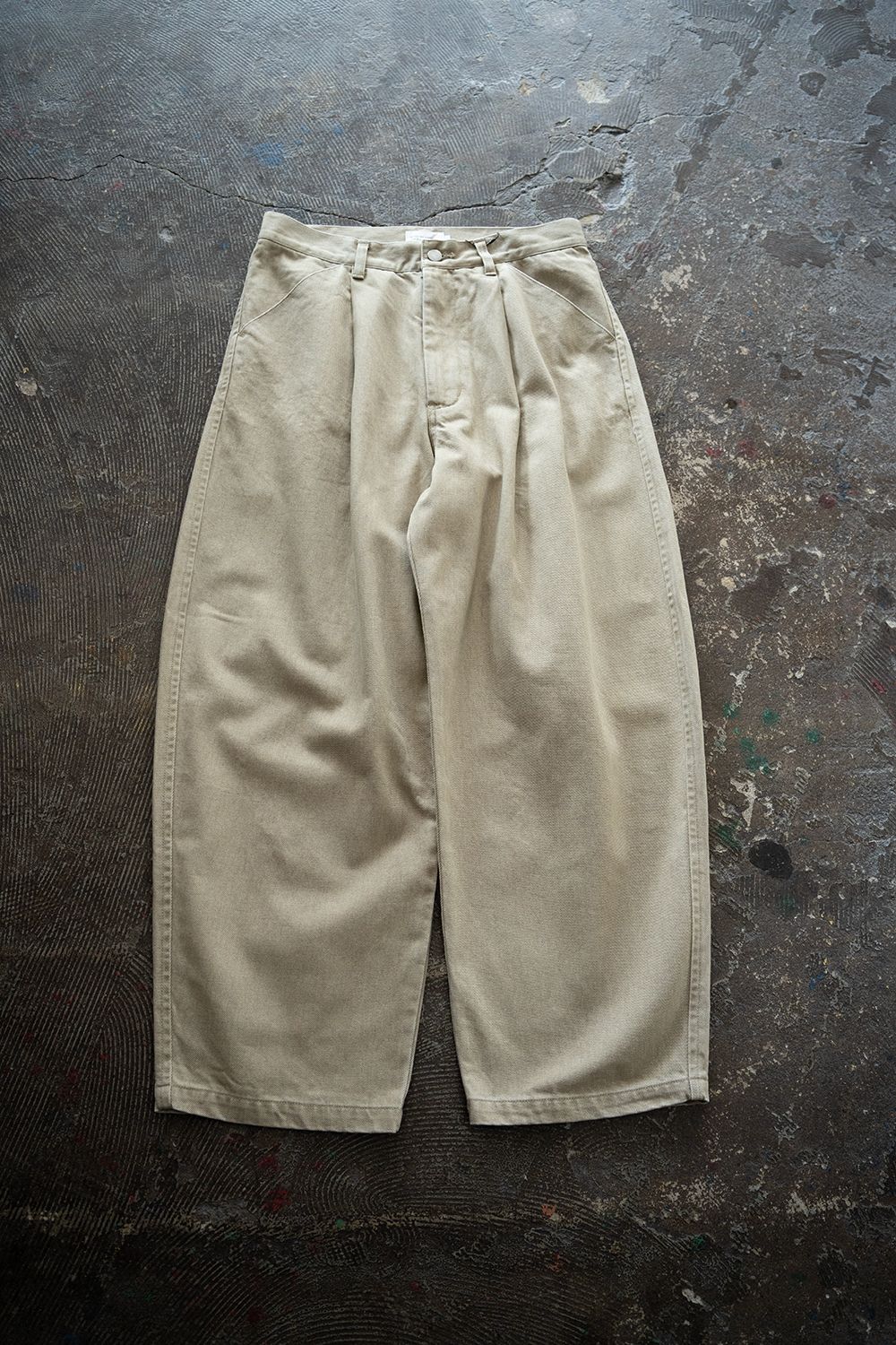 【25AW】フェードカラーデニムワンタックパンツ(BEIGE)