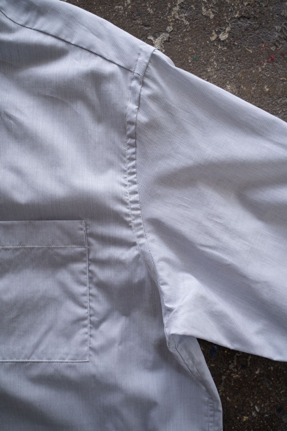 【26SS】両胸ポケットバンドカラーストライプシャツ(GREY)