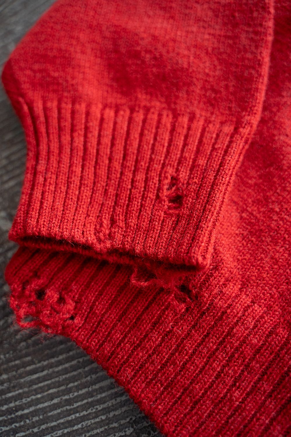 【25AW】ダメージクルーネックニット(VERMILION RED)