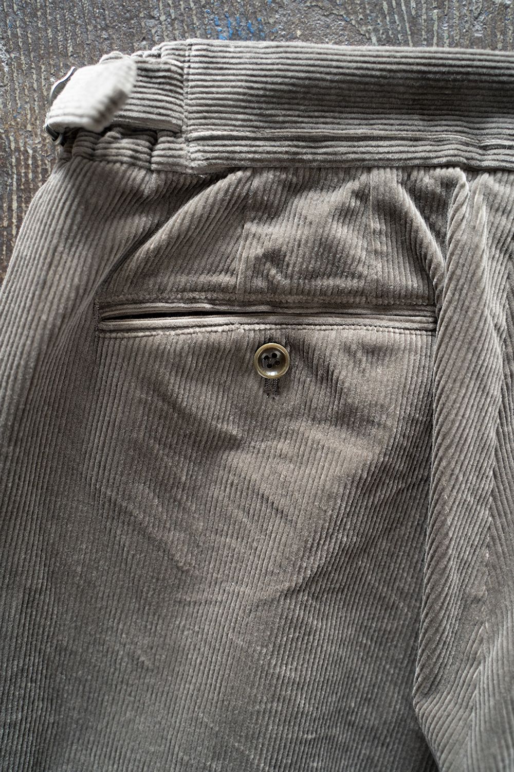 【ラスト1点】【22AW】2-Tack Corduroy Trousers/2タックコーデュロイトラウザース(GREIGE)