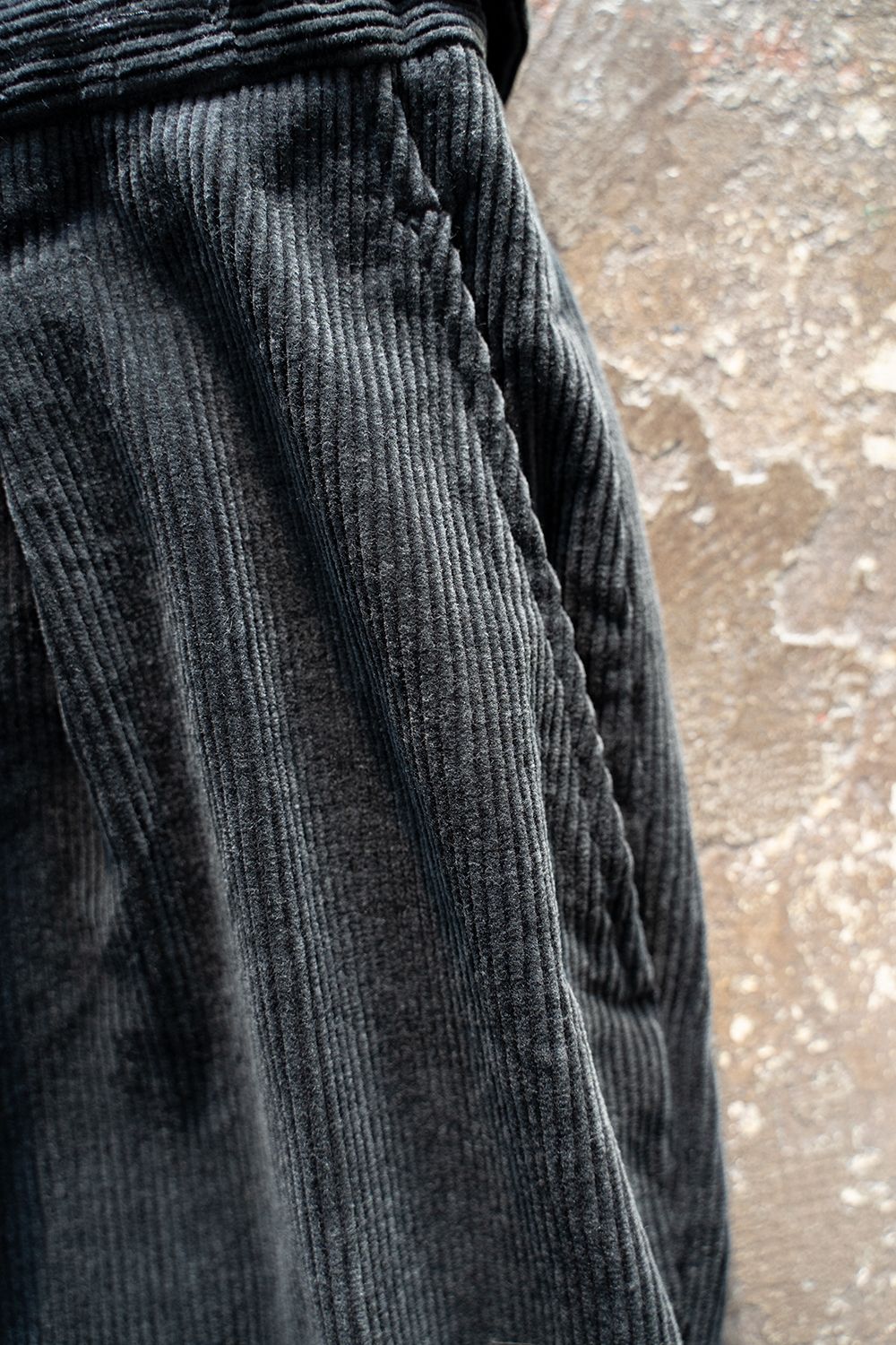 【ラスト1点】【22AW】2-Tack Corduroy Trousers/2タックコーデュロイトラウザース(CHARCOAL)