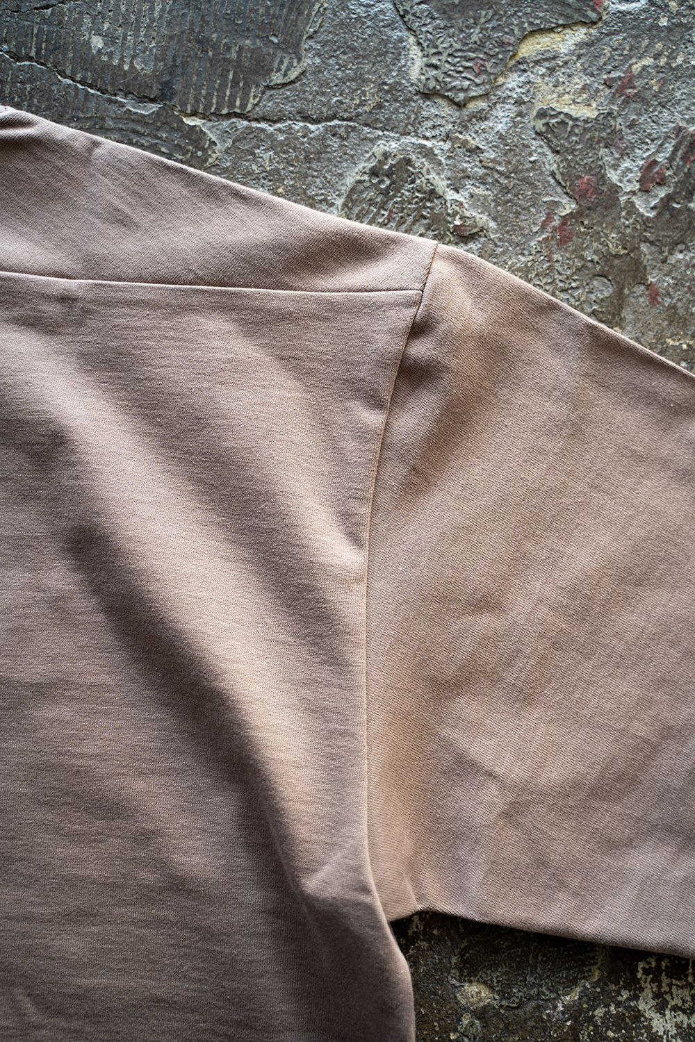 【ラスト1点】【22SS】オーガニックスビンコットンスプリットヨークTシャツ(DUSTY BROWN)