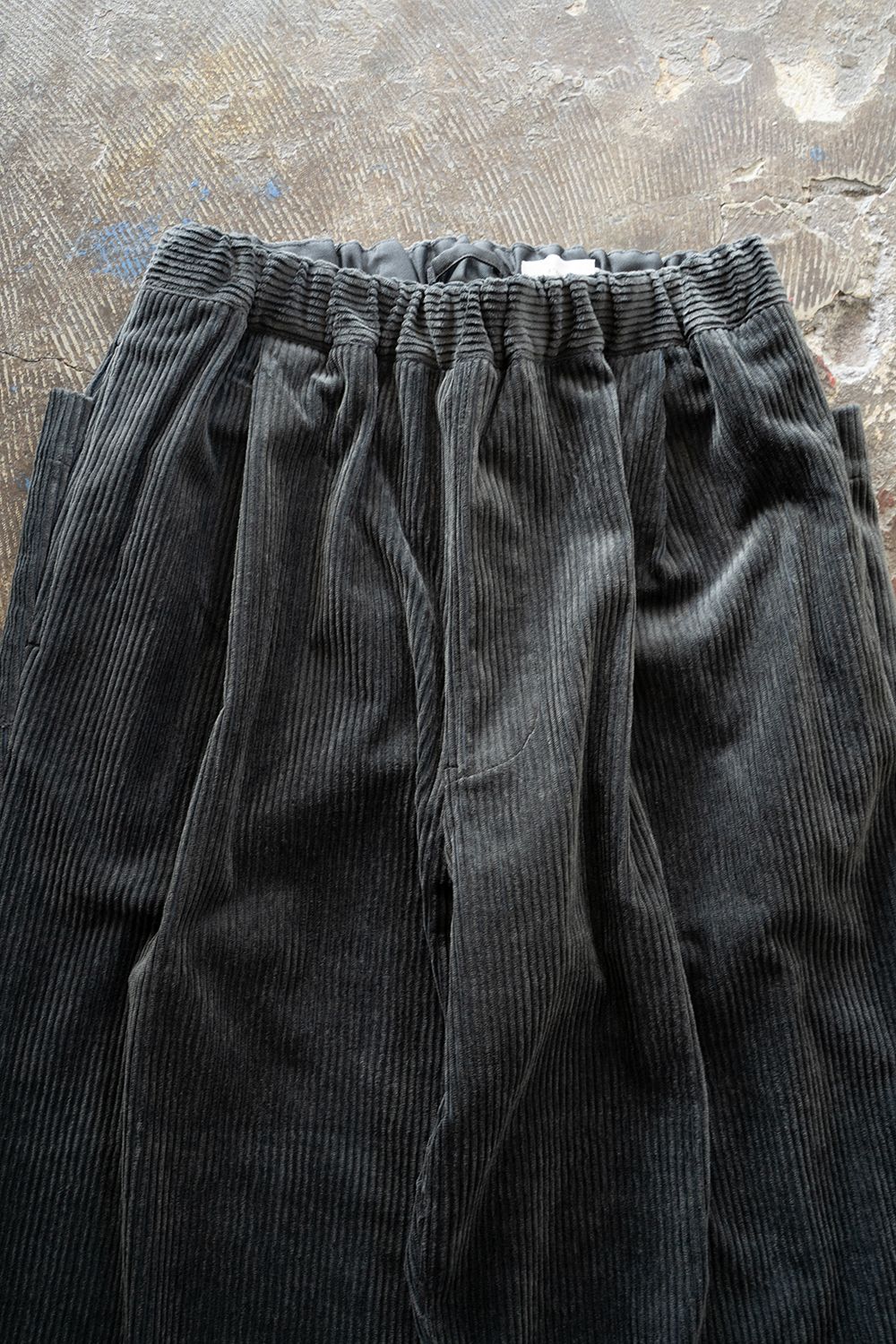 【25AW】綿×レーヨンコーデュロイイージーパンツ(BLUE CHARCOAL)