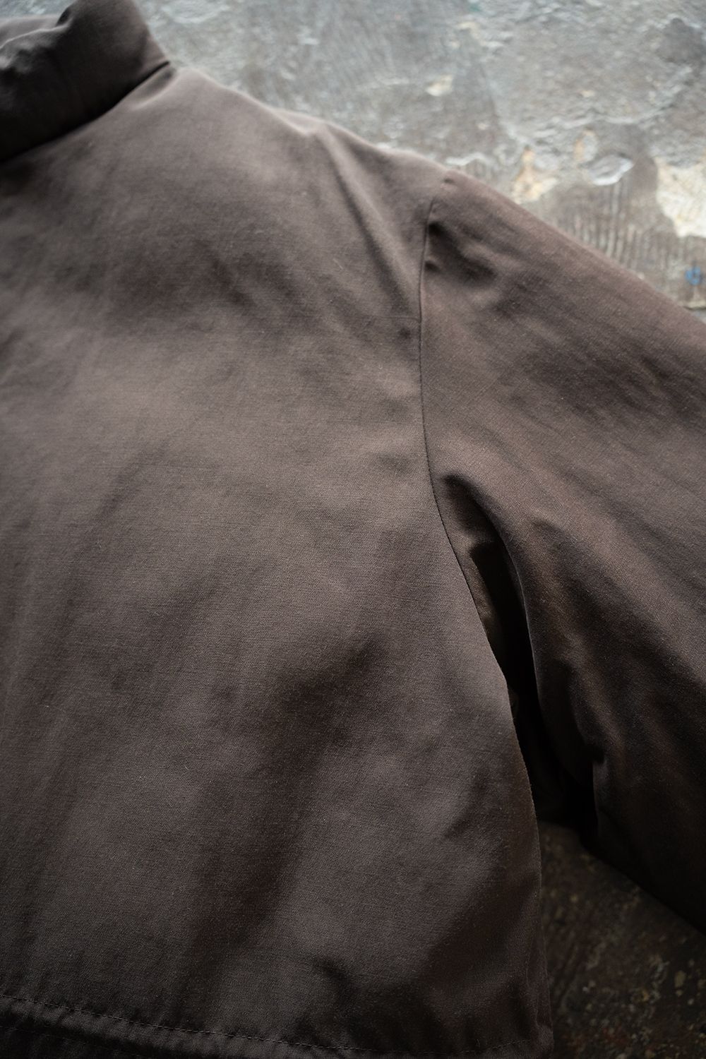 【25AW】強撚ナイロンダウンブルゾン(BROWN)