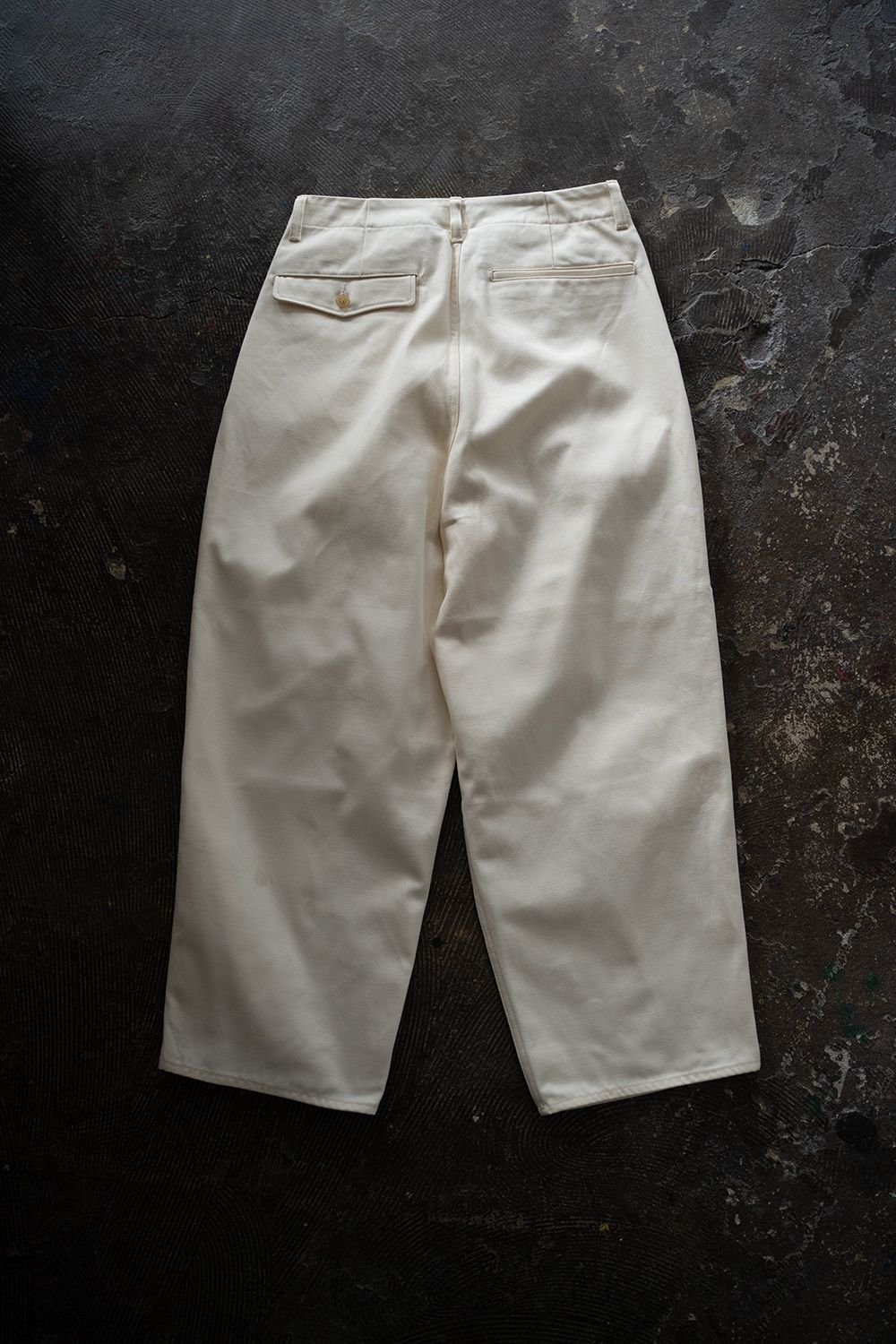 【ラスト1点】【25SS】ヘビーコットンツイルニータックパンツ(ECRU)