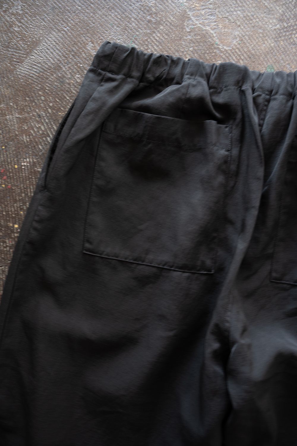 【26SS】ピグメントプリントタックイージーパンツ(BLACK)