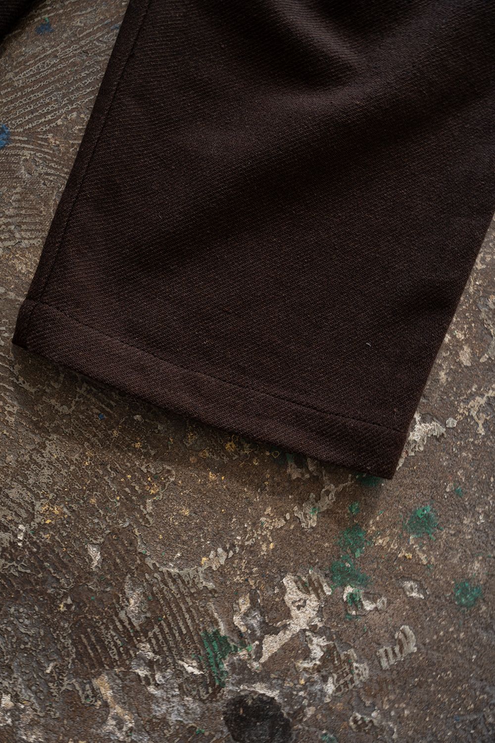 【26AW】コットン×ウールカルゼ2タックイージーパンツ(DARK BROWN)