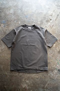 【ラスト1点】【22SS】オーガニックスビンコットンスプリットヨークTシャツ(CHARCOAL)