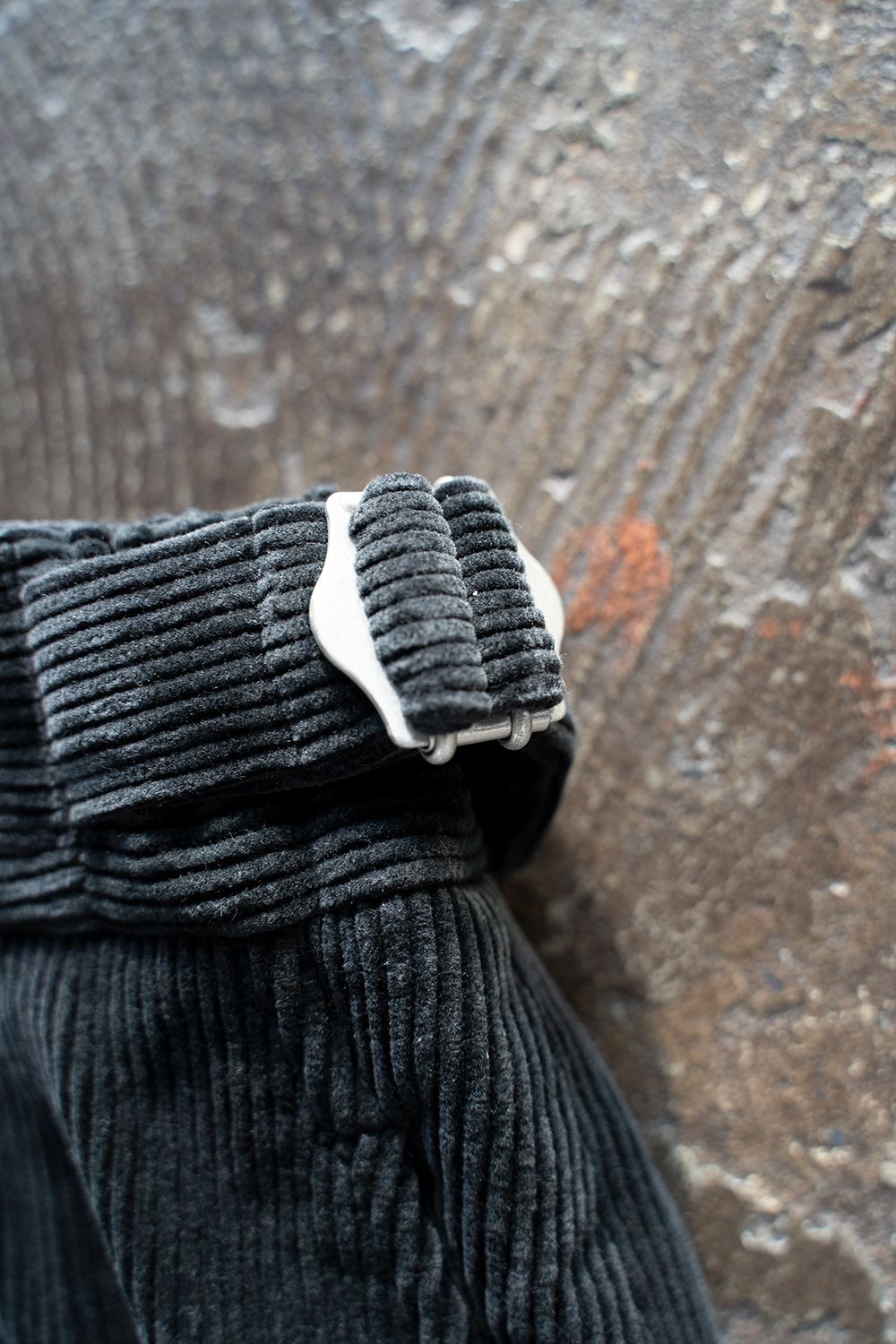 【ラスト1点】【22AW】2-Tack Corduroy Trousers/2タックコーデュロイトラウザース(CHARCOAL)