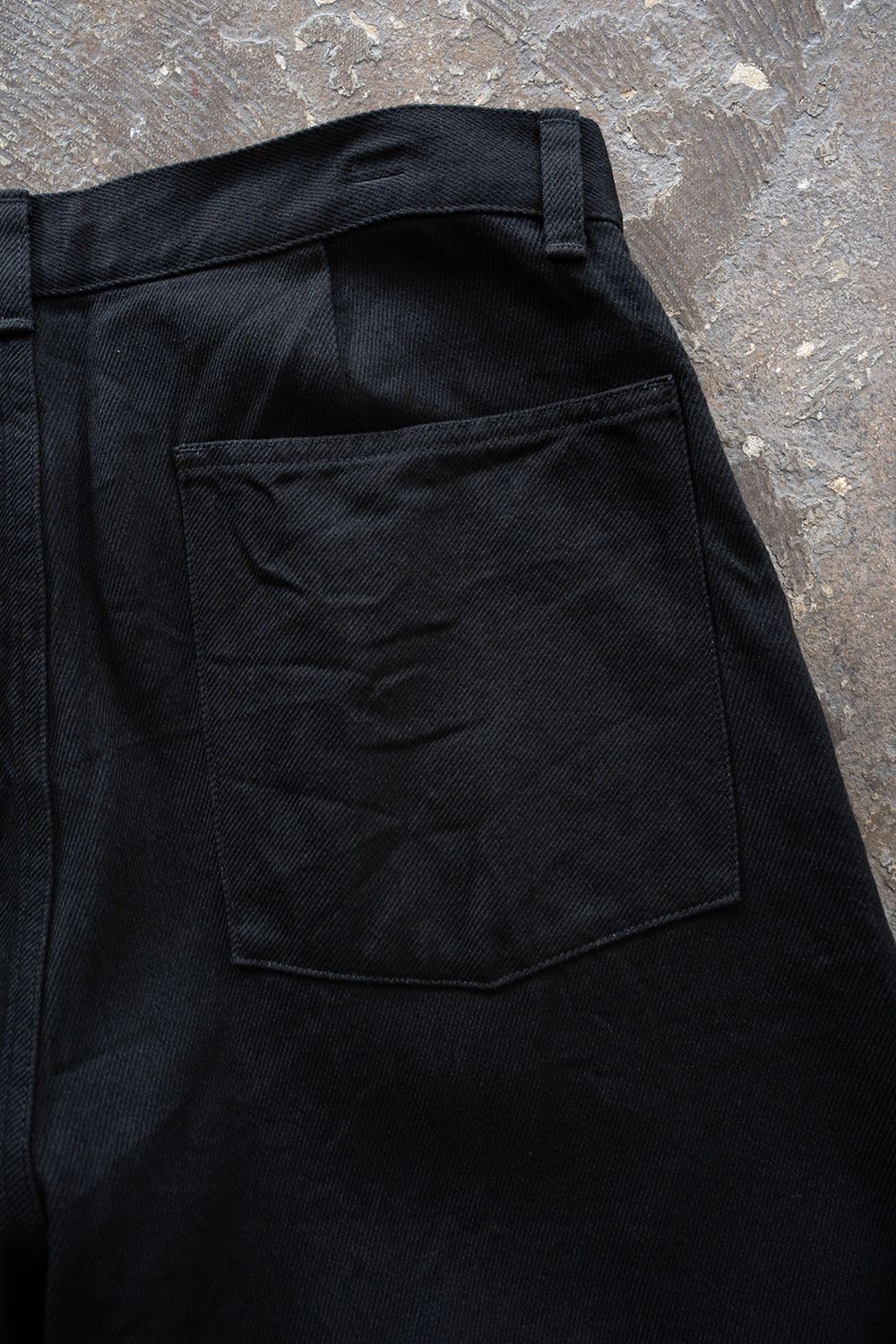 【26AW】12ozデニムディープタックパンツ(BLACK)