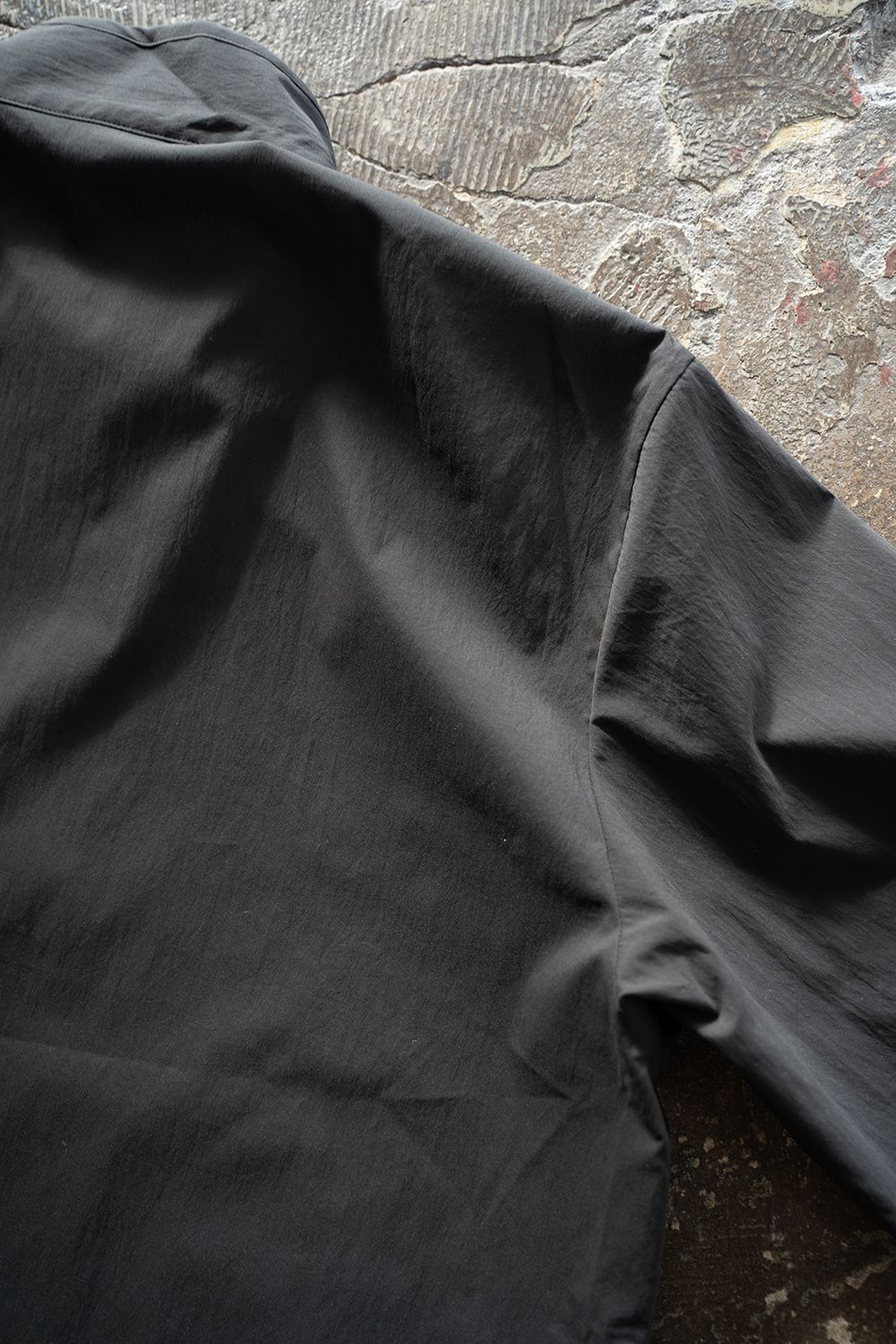 【ラスト1点】【25SS】撥水ポリエステルハイネックアノラック(CHARCOAL)