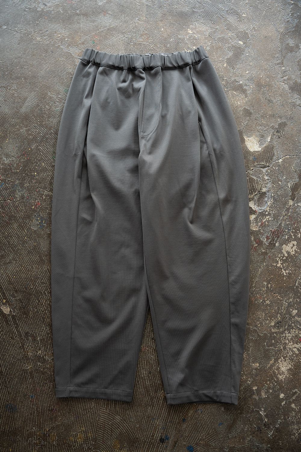 【26SS】コットンジャージータックイージーパンツ(CHARCOAL)