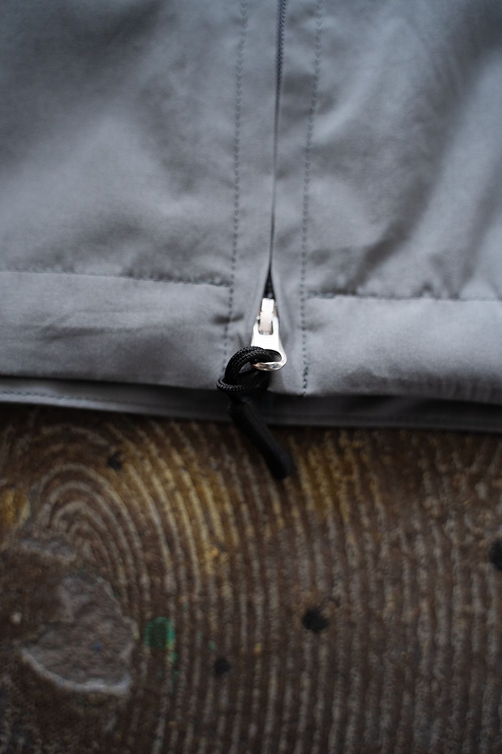 【ラスト1点】【24SS】綿×ポリエステルスタンドカラーベスト(SLATE GRAY)