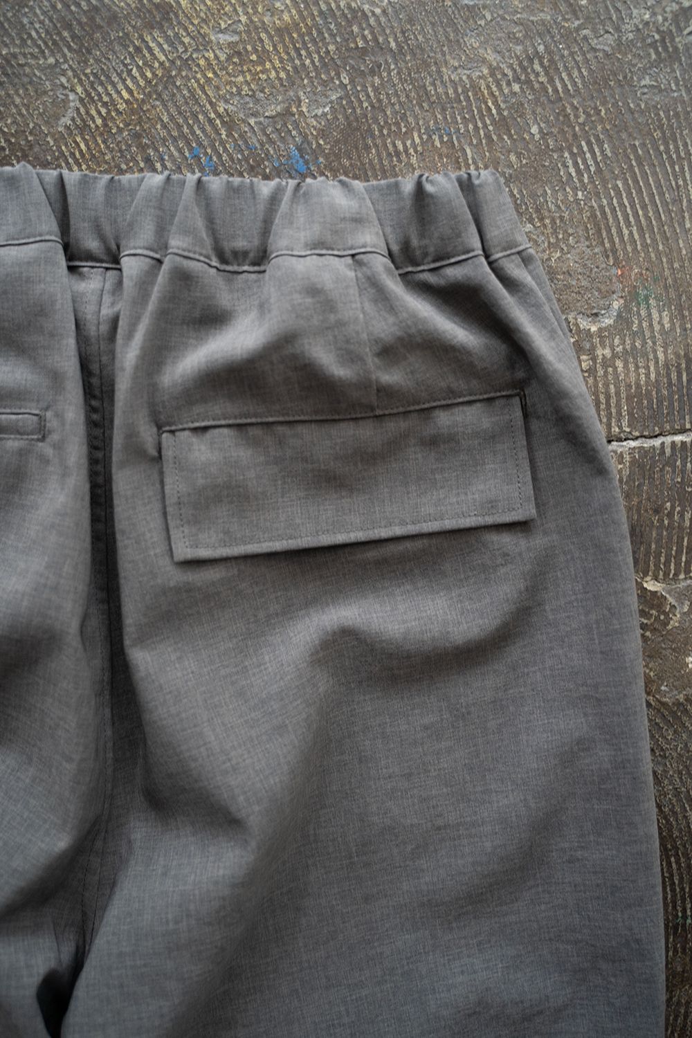 【ラスト1点】【24SS】強撚ポリエステルニータックイージーパンツ(GRAY)