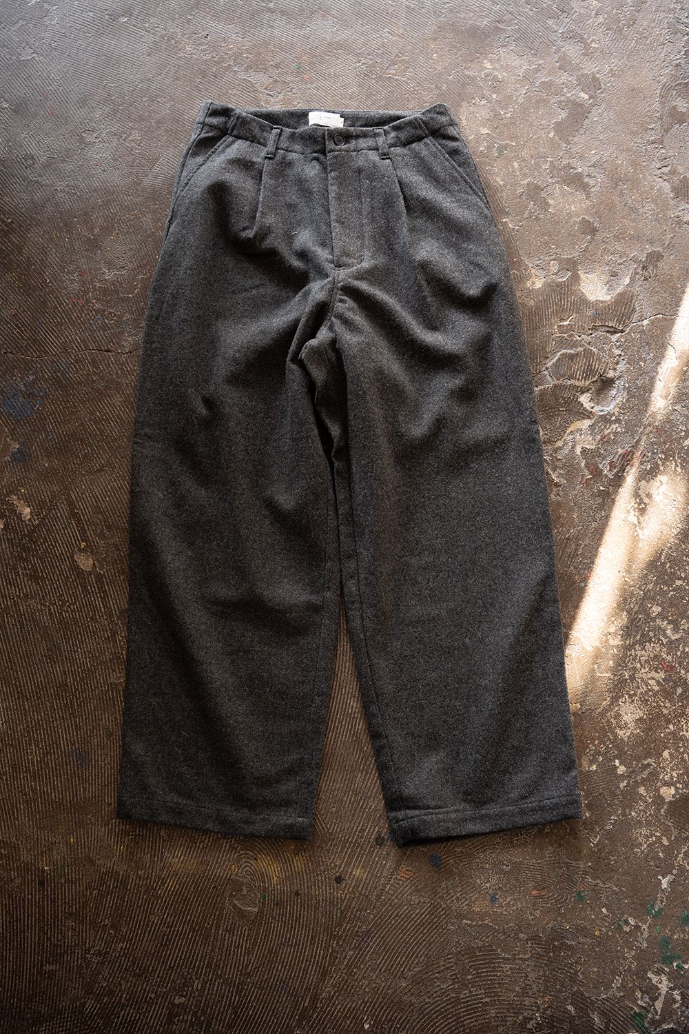 【26AW】ウール×ナイロンワンタックパンツ(GRAY)