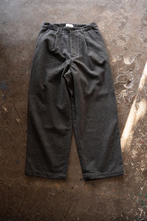 【26AW】ウール×ナイロンワンタックパンツ(GRAY)