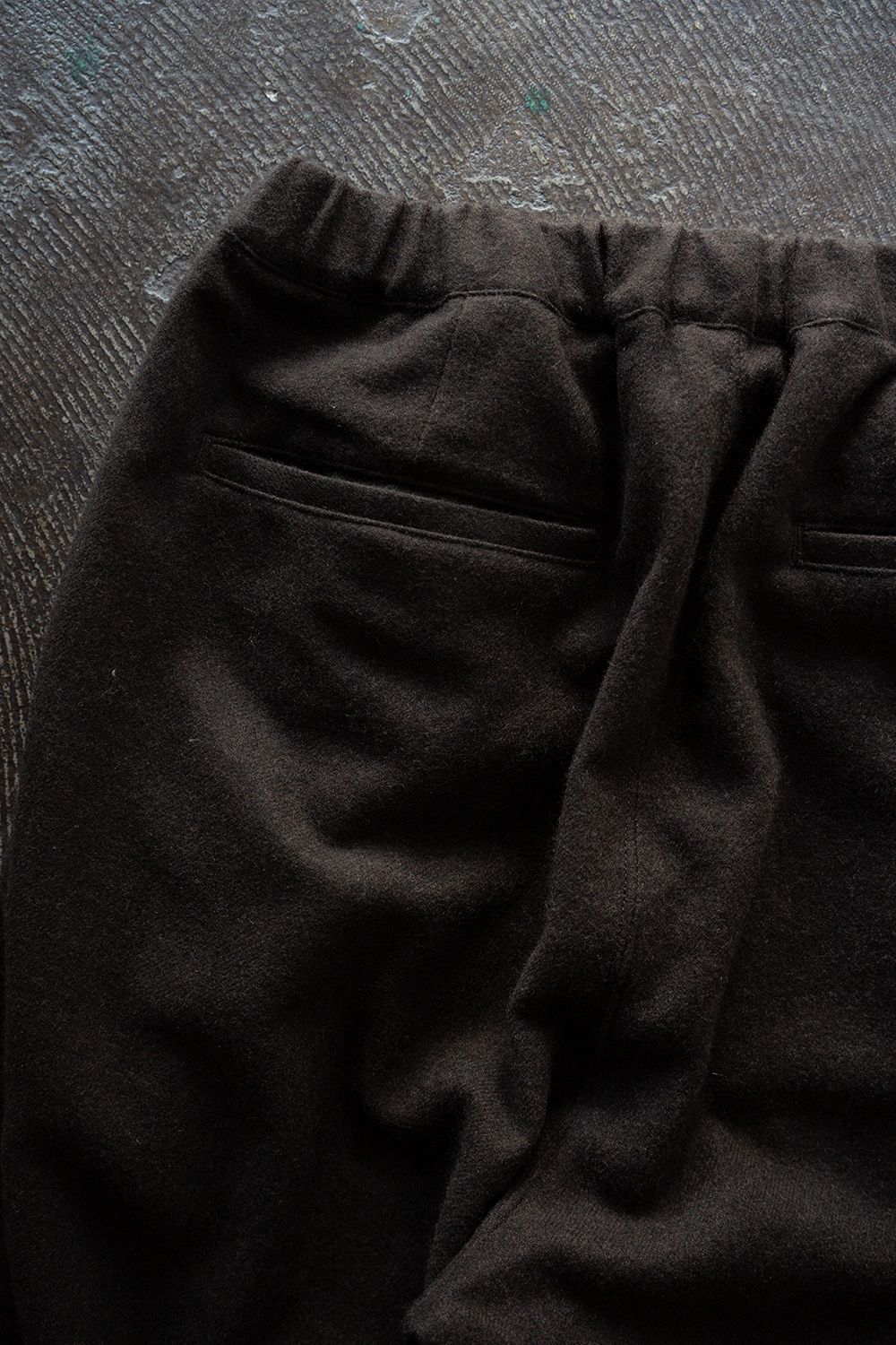 【26AW】カシミア混イージーパンツ(DARK BROWN)