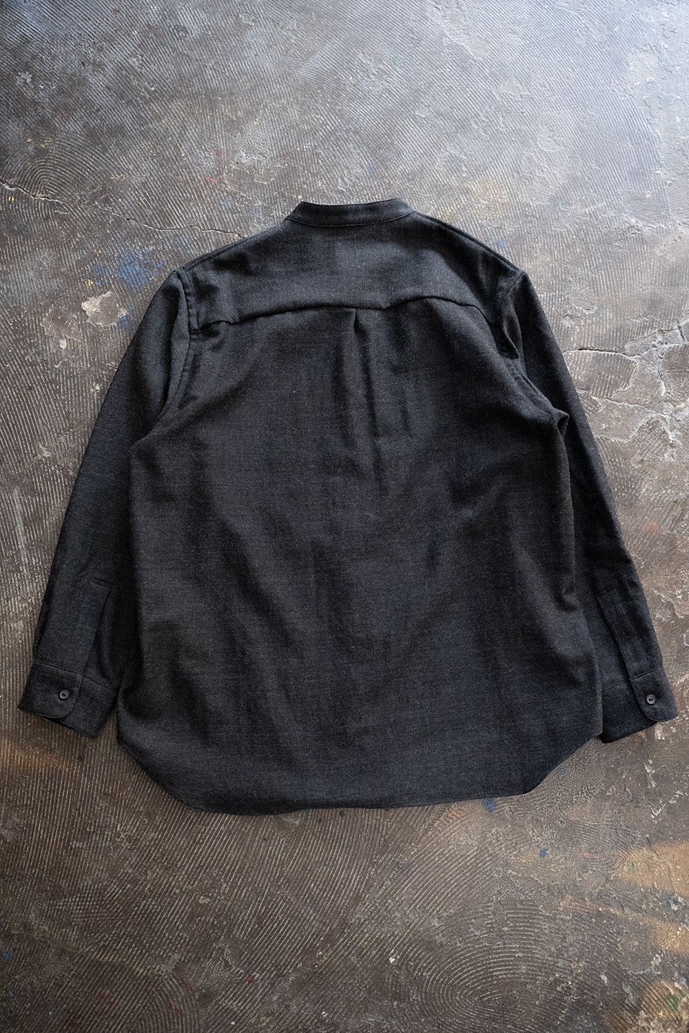 【ラスト1点】【23AW】ウール×コットンシャンブレーバンドカラーシャツ(CHARCOAL)