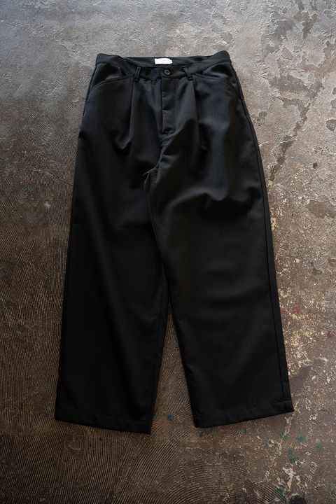 【26AW】ウールサージワンタックパンツ(BLACK)