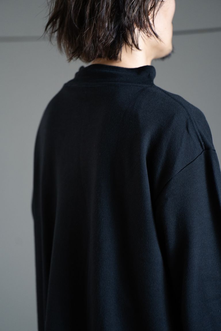 176cm、58kgの細身男性でサイズ3を着用しております。