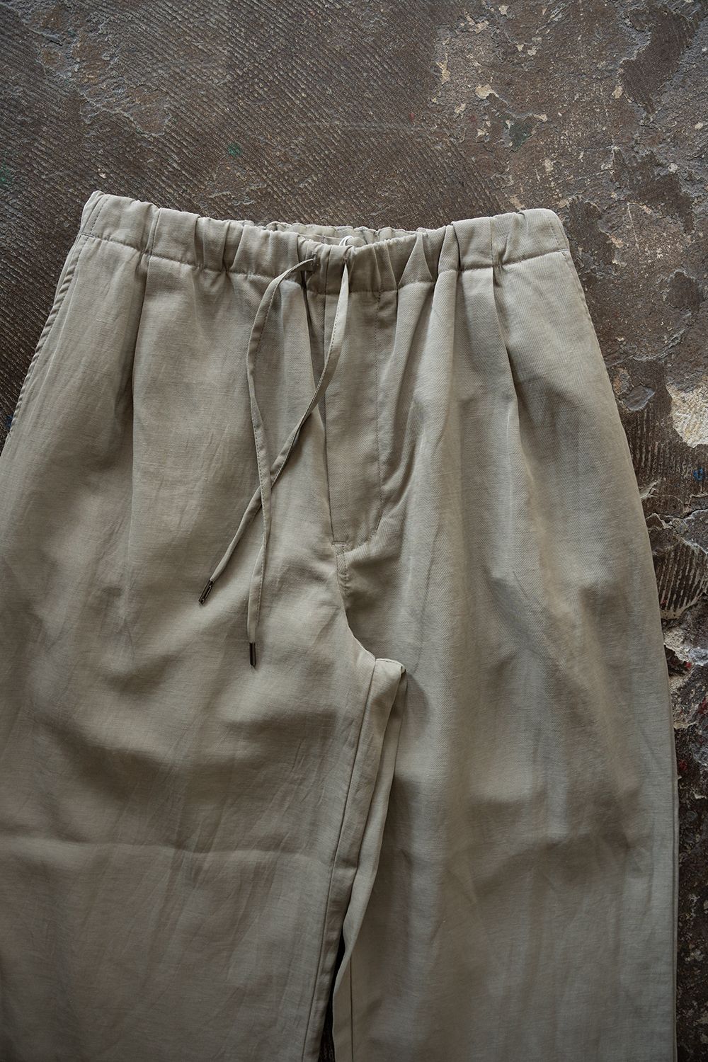 【26SS】ピグメントプリントタックイージーパンツ(SAGE)