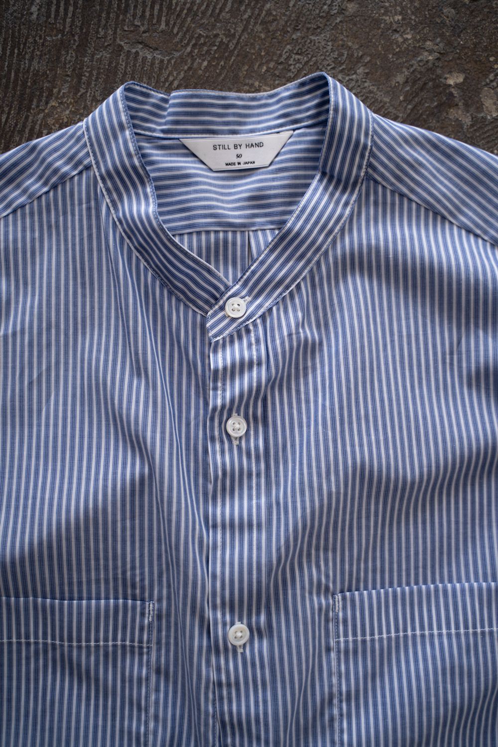 【26SS】両胸ポケットバンドカラーストライプシャツ(NAVY)