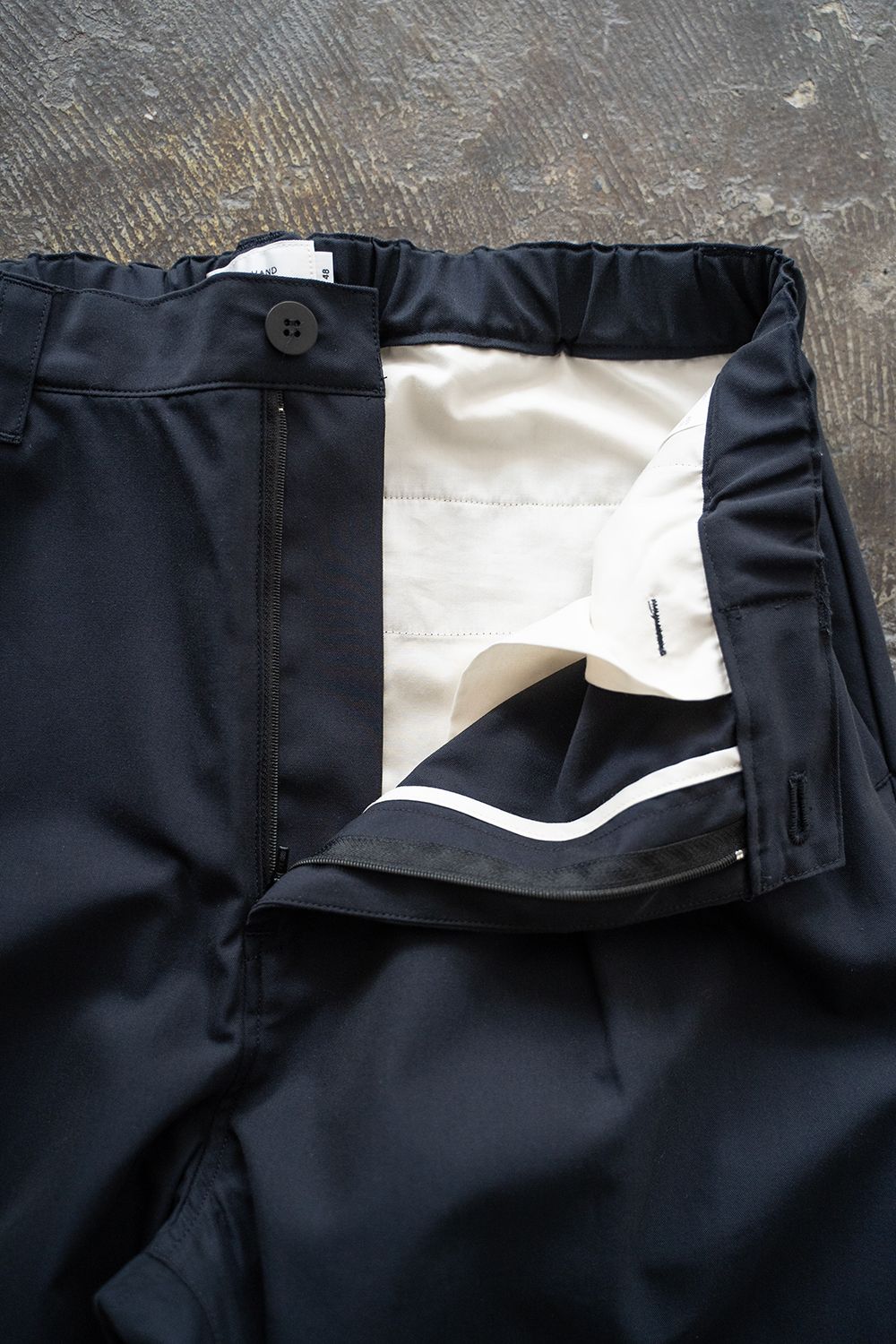 【ラスト1点】【25SS】キュプラ混ツイルインタックイージーパンツ(DARK NAVY)