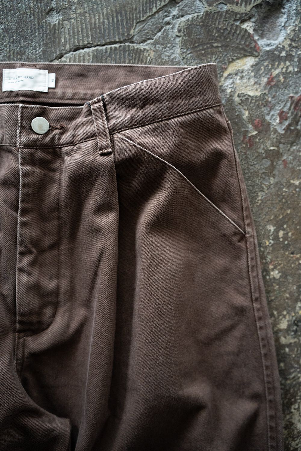 【25AW】フェードカラーデニムワンタックパンツ(BROWN)