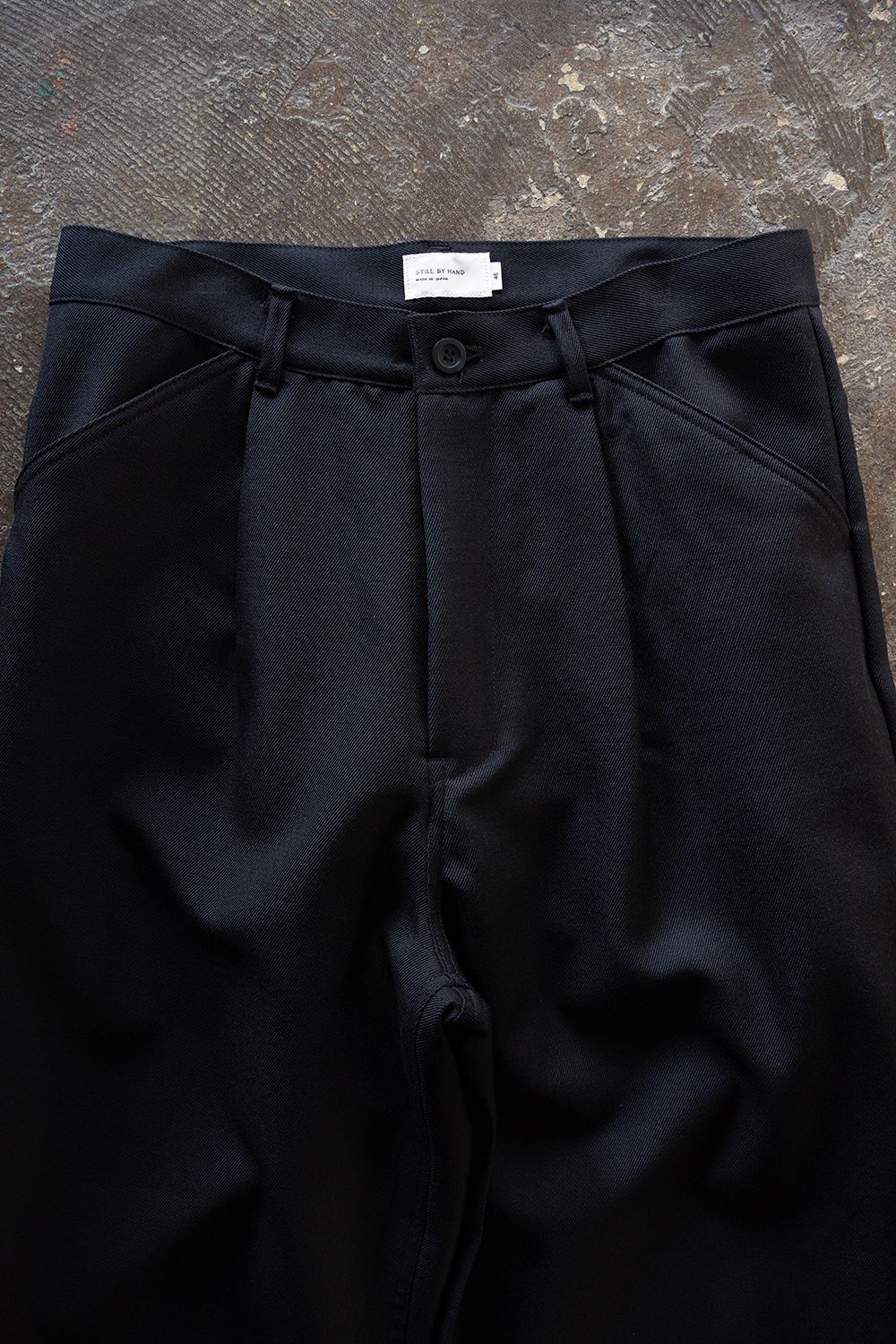 【26AW】ウールサージワンタックパンツ(NAVY)