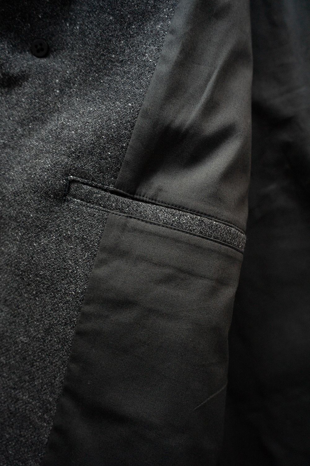 【26AW】ウール×シルクステンカラーハーフコート(GREY)