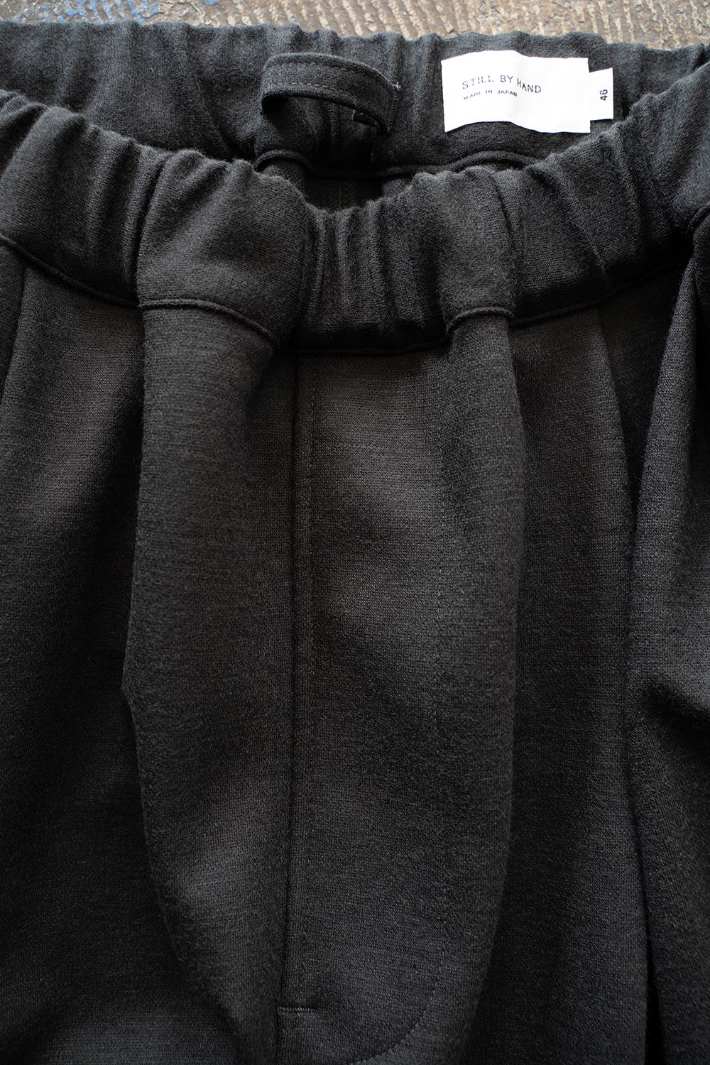 【25AW】ウールジャージー2タックイージーパンツ(CHARCOAL)