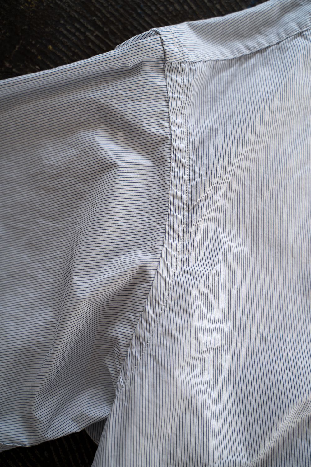 【ラスト1点】【22SS】スビンコットンタイプライターバンドカラーシャツ(HAIRLINE STRIPE)