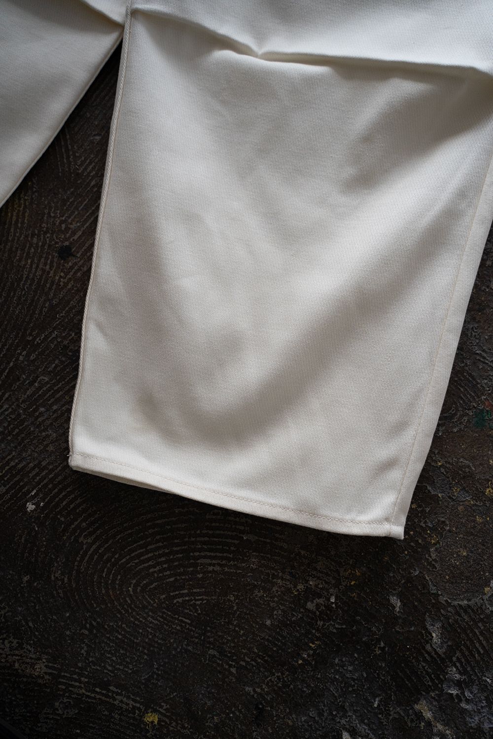 【ラスト1点】【25SS】ヘビーコットンツイルニータックパンツ(ECRU)