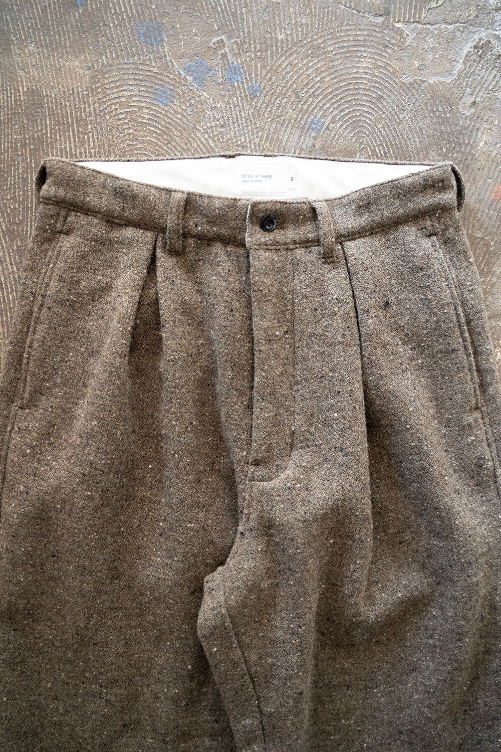 STILL BY HAND - 【ラスト1点】【22AW】インボックスタックネップツイードパンツ(BROWN) | Salty