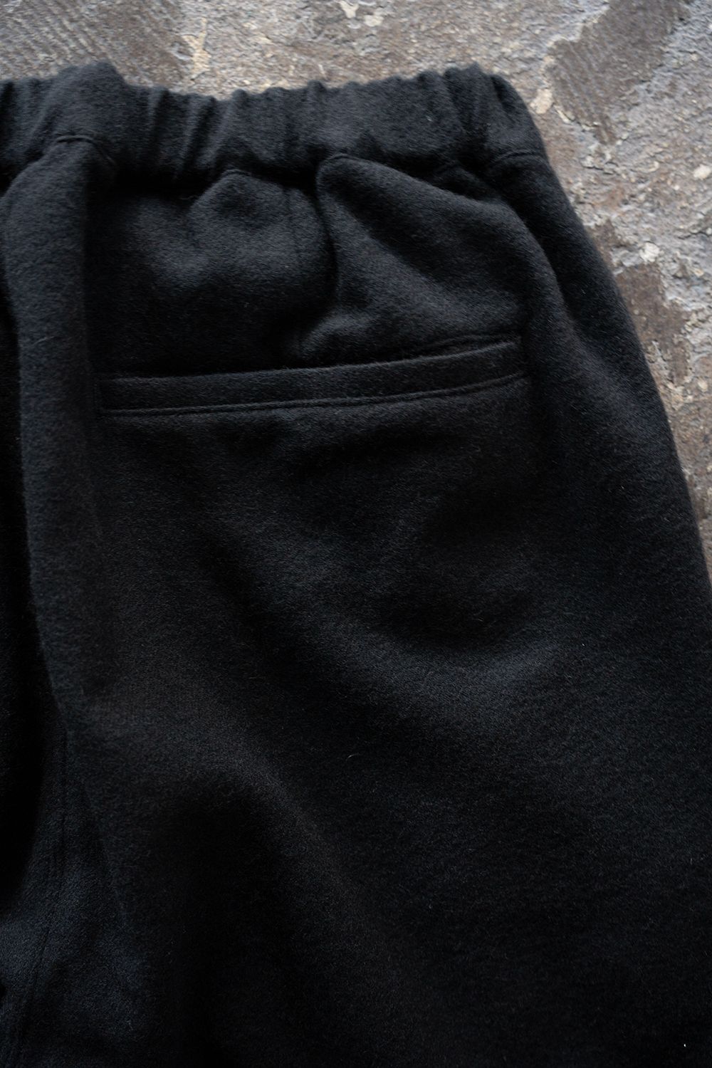 【26AW】カシミア混イージーパンツ(BLACK)